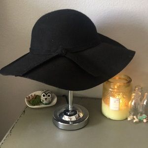 Black floppy hat